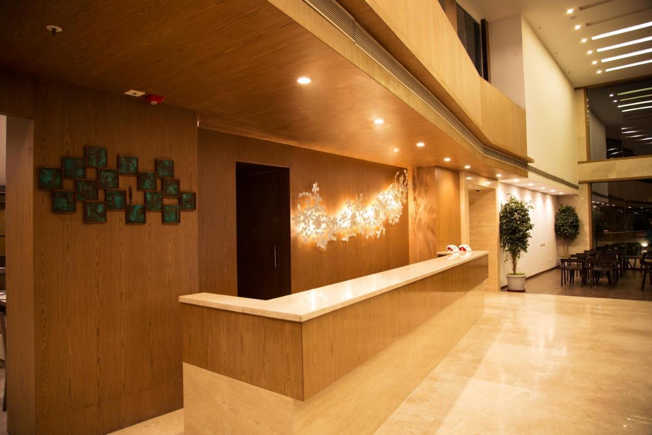 V 7 Hotel Chennai Luaran gambar